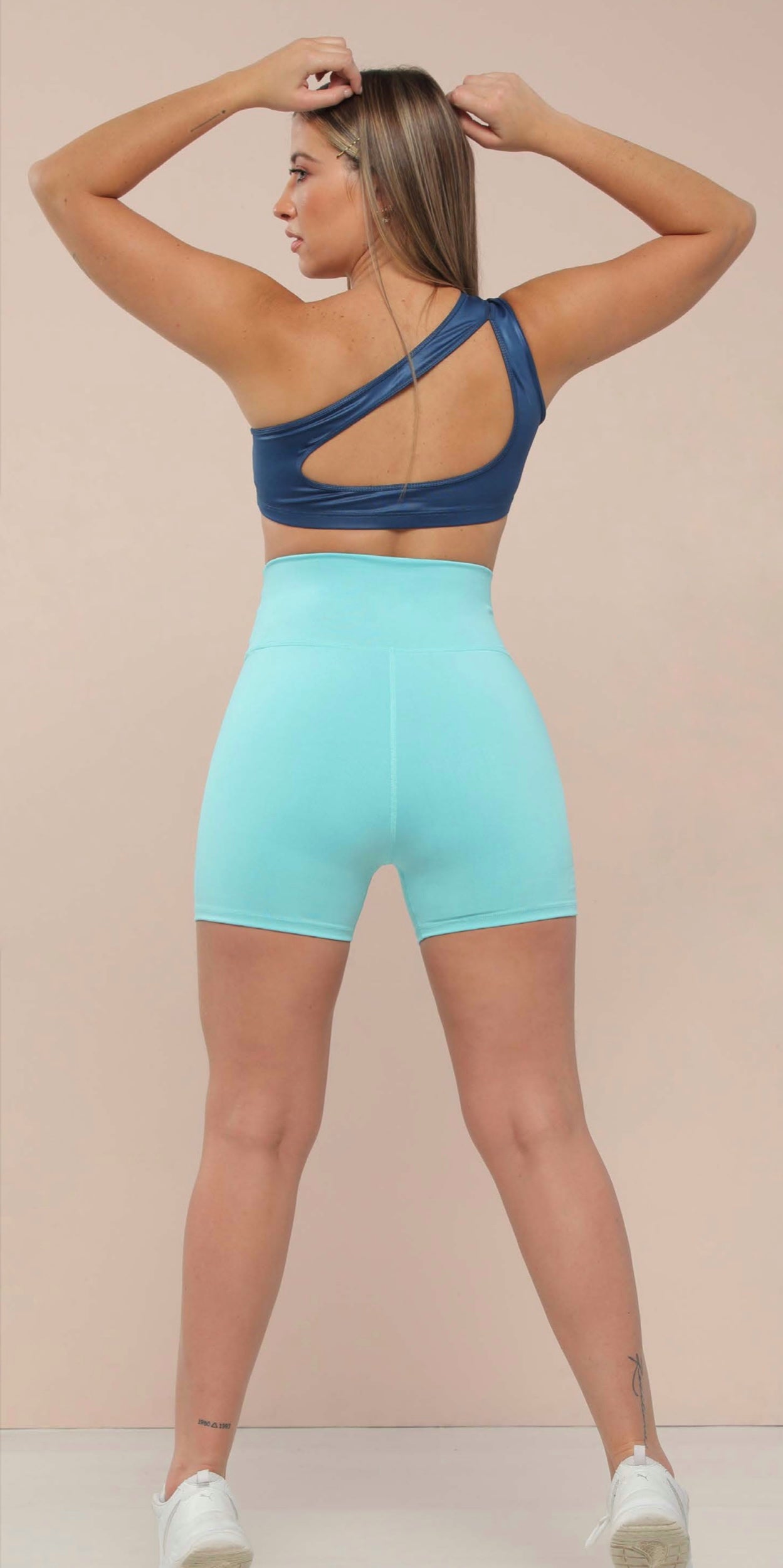 BASIC AQUA SHORT